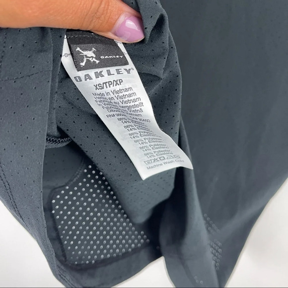 NEW Oakley High Tides Woven Sleeveless Hooded Work Out PerformanceTop Size XS - Picture 8 of 10